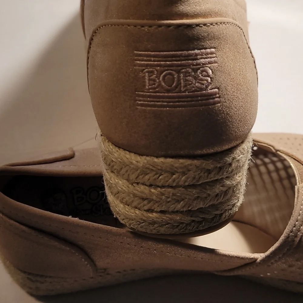 BOBS from Skechers bobs gently